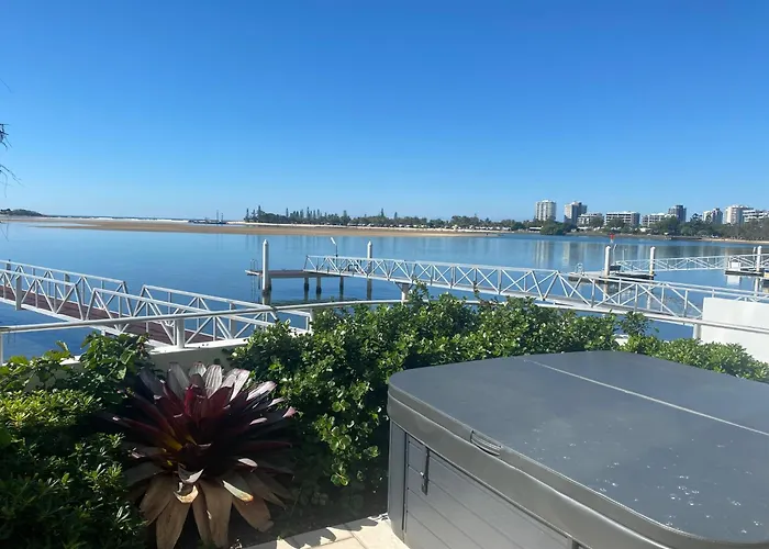 Waves Maroochy River